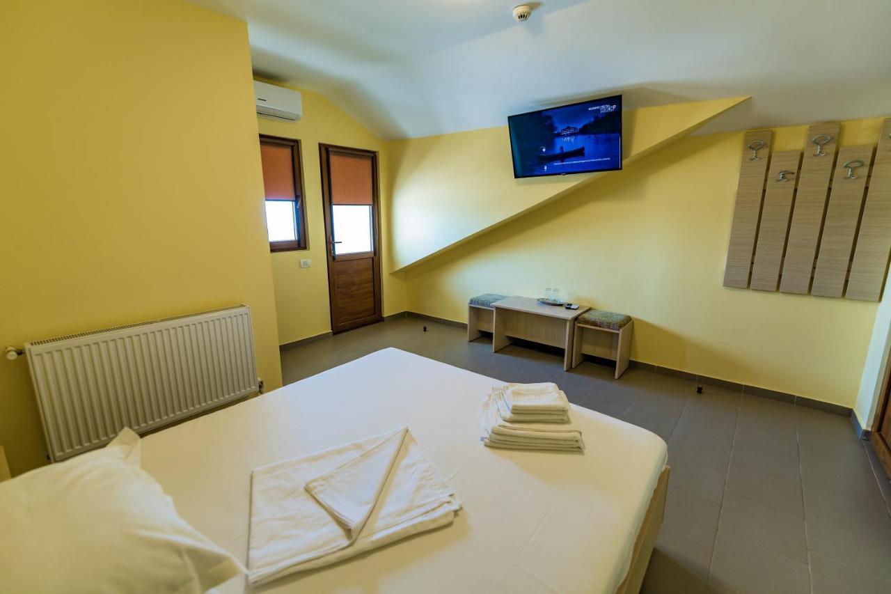 Hotel Micul Golf Două Mai Exteriér fotografie
